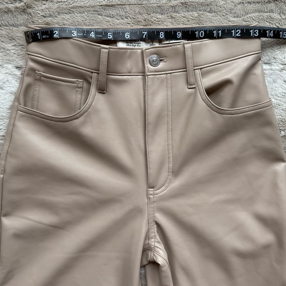 ABERCROMBIE & FITCH The '90s Straight Ultra High Rise Vegan Leather Pants - Picture 9 of 15